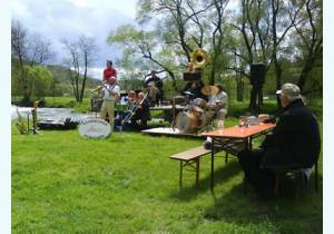 Outing to the countryside, musical performance on Father's Day